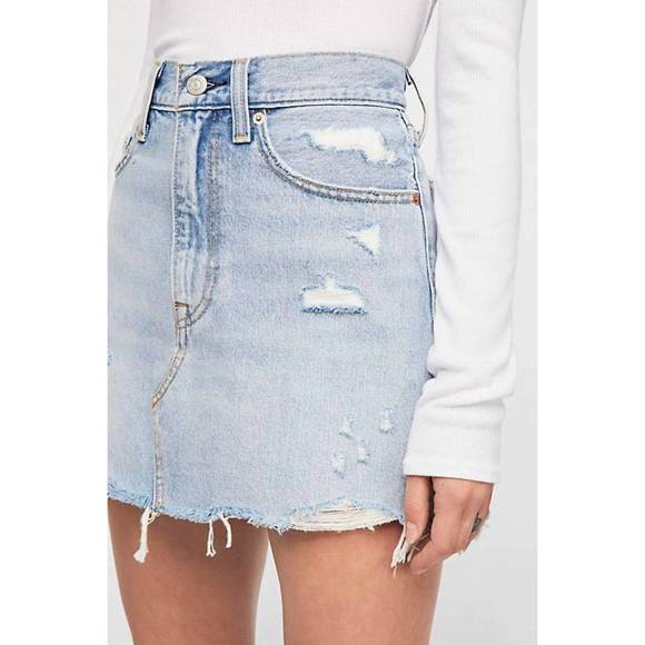 NEW LEVI'S denim distressed raw hem cotton mini skirt in blue - Picture 5 of 6
